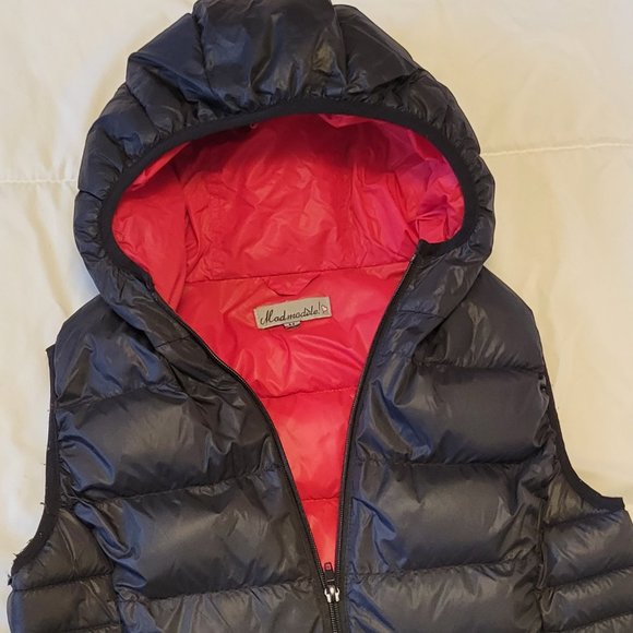 ❣️HP❣️Mad Model cute black hooded puffer vest with red lining sz: M - Picture 4 of 6